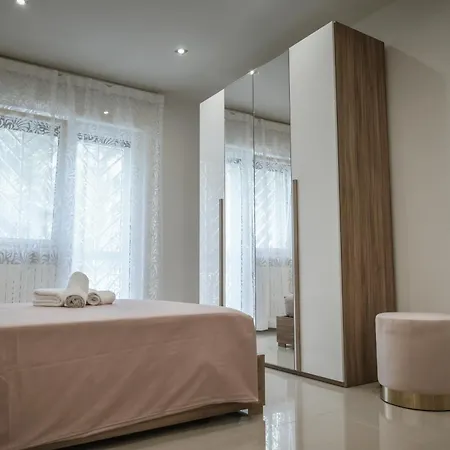 L'albero Di Giada Проживання в сім'ї *